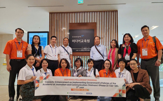 Đoàn cán bộ Báo chí - Truyền thông Việt Nam tham quan Quỹ báo chí Hàn Quốc tại thủ đô SEOUL