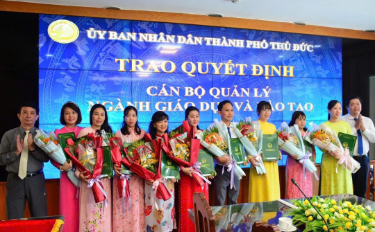 Thành phố Thủ Đức trao 19 quyết định Hiệu trưởng và P. Hiệu trưởng