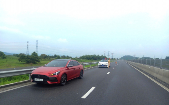 Cảnh sát giao thông hết lòng vì Nhân dân phục vụ