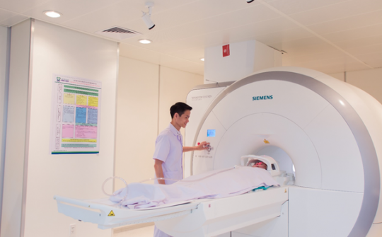Gia hạn giấy phép nhập khẩu trang thiết bị y tế đến 30/6/2025