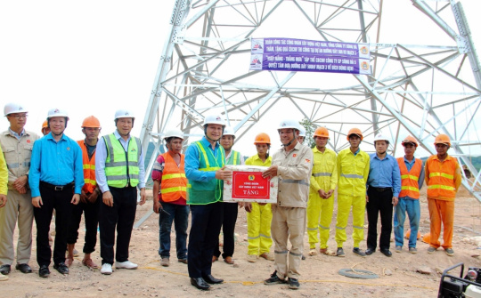 Chăm lo, hỗ trợ người lao động làm việc trên công trường trong dịp Tết Nguyên đán Ất Tỵ