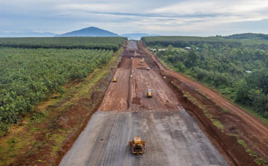 Khẩn trương cung ứng vật liệu, đẩy nhanh tiến độ các dự án giao thông trọng điểm khu vực phía Nam