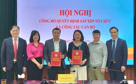 Công bố các quyết định về sắp xếp tổ chức bộ máy, công tác cán bộ Cơ quan Trung ương LHH Việt Nam