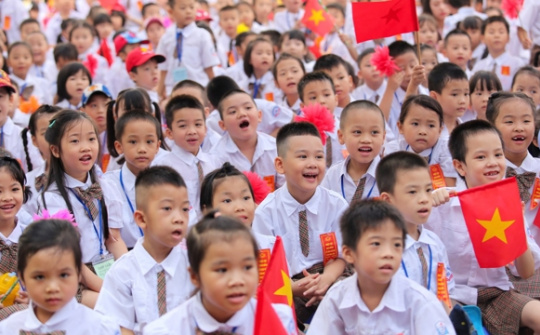Miễn học phí: Mệnh lệnh vì dân, hành động vì tương lai