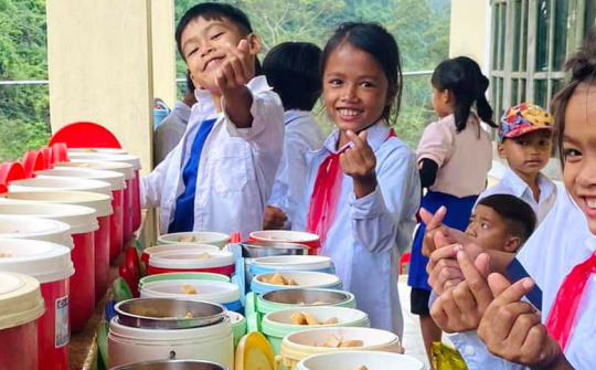 Hoàn thiện Nghị định về miễn, giảm học phí; hỗ trợ bữa trưa cho học sinh biên giới