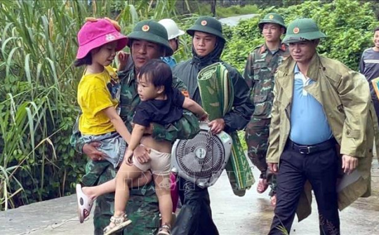 Khẩn trương hỗ trợ Nhân dân khắc phục hậu quả bão số 10 và mưa lũ