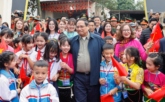 Không để ai không có Tết