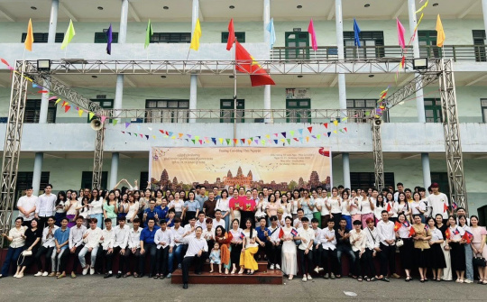 Lưu học sinh Lào, Campuchia đón Tết Bunpimay, Chol Chnam Thmay tại Cao đẳng Thái Nguyên