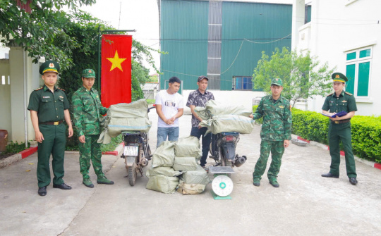 Bộ đội Biên phòng Chi Ma xuyên đêm bắt giữ vụ vận chuyển xúc xích lậu qua biên giới