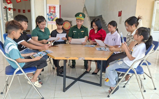 BĐBP Quảng Ninh: hướng dẫn người dân quét mã QR giữ bình yên nơi đảo tiền tiêu