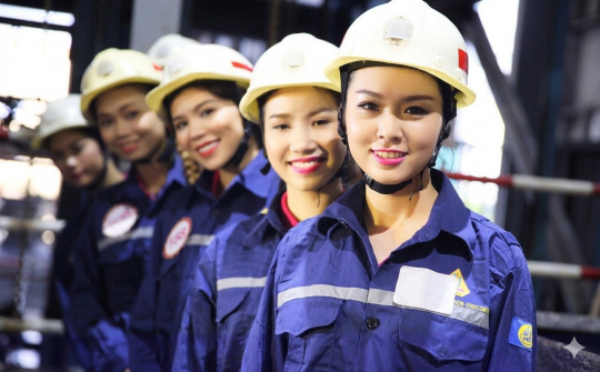 Từ “cơ bắp” đến “bộ não”: Vì sao nguồn nhân lực Việt Nam chưa bước lên tầng giá trị cao?