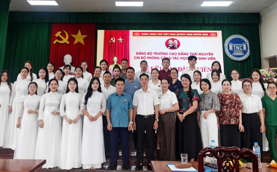 Trường Cao đẳng Thái Nguyên: Thêm 22 đoàn viên ưu tú vinh dự đứng vào hàng ngũ của Đảng