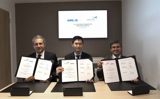 Airbus và Singapore hợp tác triển khai các dịch vụ kỹ thuật số cho máy bay trực thăng quân sự