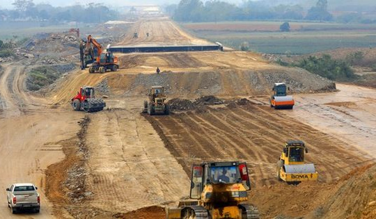 Bộ GTVT: Có dấu hiệu nhà thầu thi công cầm chừng, chờ giá xuống