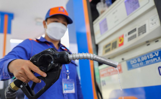 Giá xăng chạm ngưỡng 31.570 đồng/lít từ 15h hôm nay
