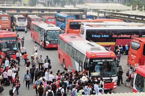 Giá xăng dầu liên tục đạt đỉnh: Doanh nghiệp vận tải kiệt sức