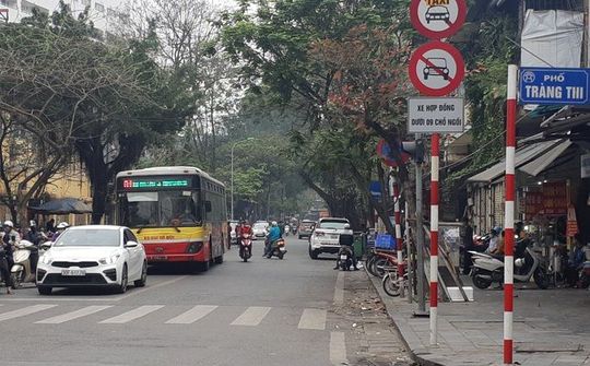Kiến nghị gỡ bỏ biển cấm xe taxi trong nội thành Hà Nội