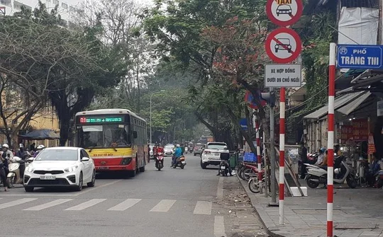 Kiến nghị gỡ bỏ biển cấm xe taxi trong nội thành Hà Nội