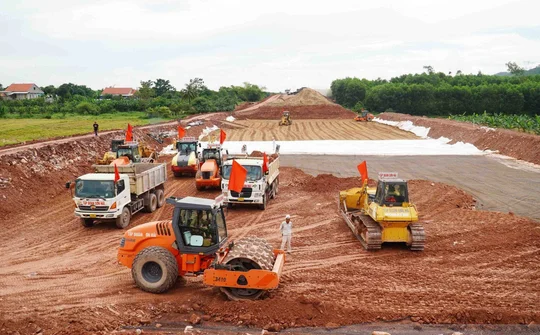 Bộ Giao thông nhắc nhở ba dự án cao tốc chậm giải ngân