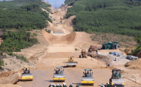 Giá nhiên vật liệu tăng cao, Bộ GTVT cho tạm dừng một số dự án để dồn vốn