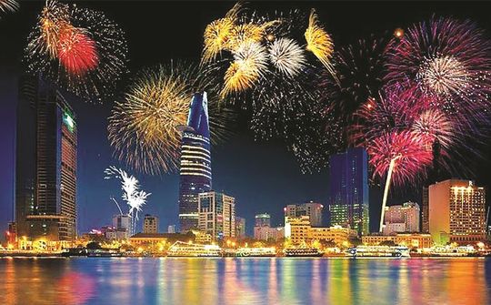TP Hồ Chí Minh bắn pháo hoa và tổ chức nhiều sự kiện chào mừng Lễ 30/4 và 1/5