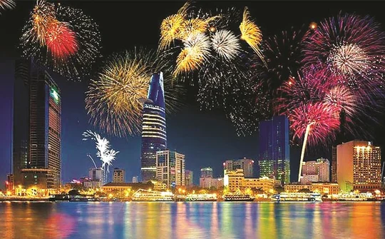TP Hồ Chí Minh bắn pháo hoa và tổ chức nhiều sự kiện chào mừng Lễ 30/4 và 1/5