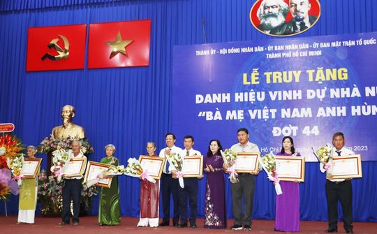 TP.HCM truy tặng 8 Bà Mẹ Việt Nam Anh hùng
