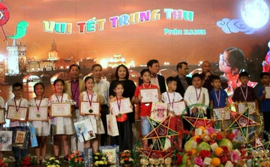 Mid-Autumn Festival held for Vietnamese children in Czech Republic