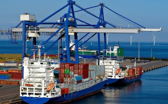 Sharp surge in shipments through seaports
