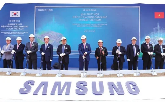 Cơ hội và những cảnh báo đối với kinh tế Việt Nam