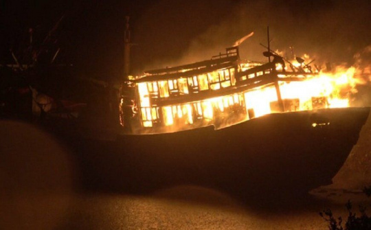 Tàu cá ở Phú Quốc cháy rụi, thiệt hại hơn 13 tỉ đồng