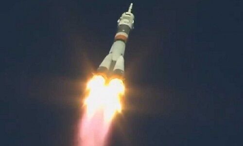 Hai phi hành gia thoát khỏi tàu vũ trụ Soyuz gặp sự cố