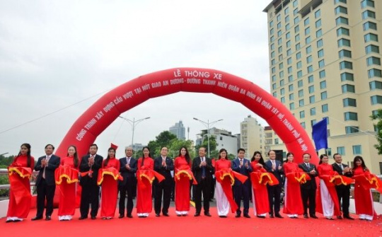 Cầu vượt nút giao An Dương - đường Thanh Niên đã thông xe