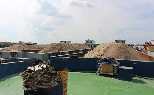 Nhức nhối nạn khai thác cát trái phép ở Bến Tre