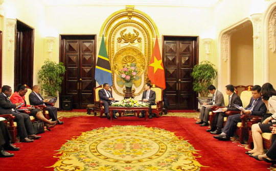 Quyền Bộ trưởng Nguyễn Mạnh Hùng tiếp Bộ trưởng Ngoại giao Tanzania