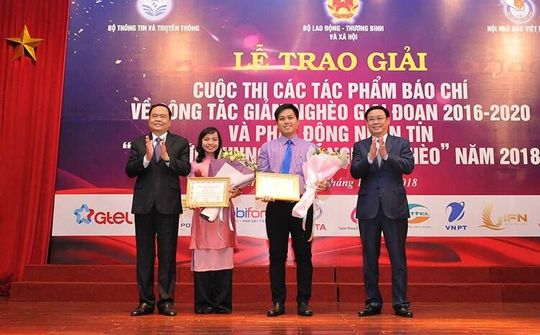 Trao giải thưởng Cuộc thi báo chí viết về công tác giảm nghèo lần thứ 2 năm 2018