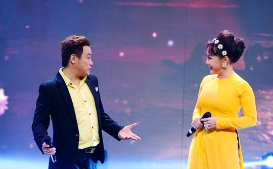 Khán giả bất ngờ với màn song ca của Hữu Tín và danh hài Việt Hương