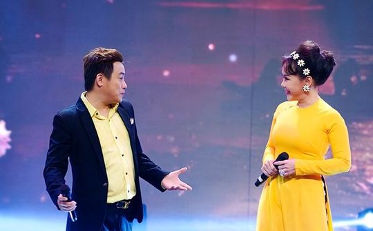 Khán giả bất ngờ với màn song ca của Hữu Tín và danh hài Việt Hương