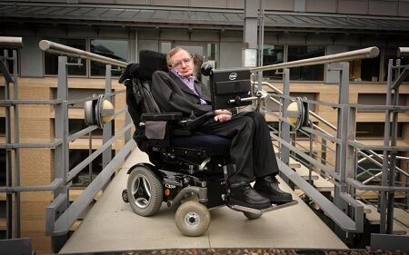 Phát hành cuốn sách cuối cùng của 'bộ óc vĩ đại' Stephen Hawking