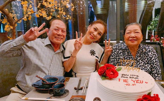 Mỹ Tâm khoe ảnh đáng yêu bên gia đình trong ngày sinh nhật mẹ