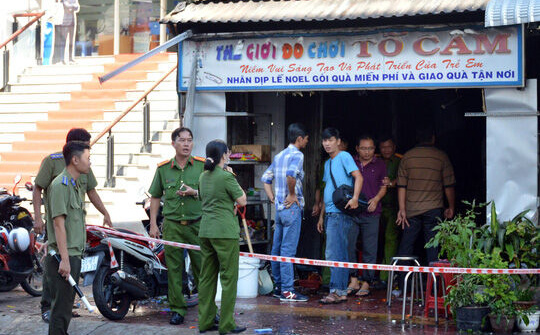 Cà Mau: Cháy cửa hàng kinh doanh đồ chơi, vợ chồng bế con tháo chạy