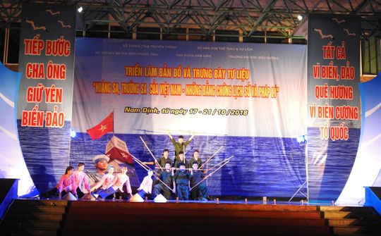 Triển lãm 'Hoàng Sa, Trường Sa của Việt Nam-Những bằng chứng lịch sử và pháp lý' tại Nam Định
