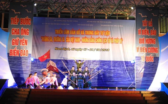 Triển lãm 'Hoàng Sa, Trường Sa của Việt Nam-Những bằng chứng lịch sử và pháp lý' tại Nam Định