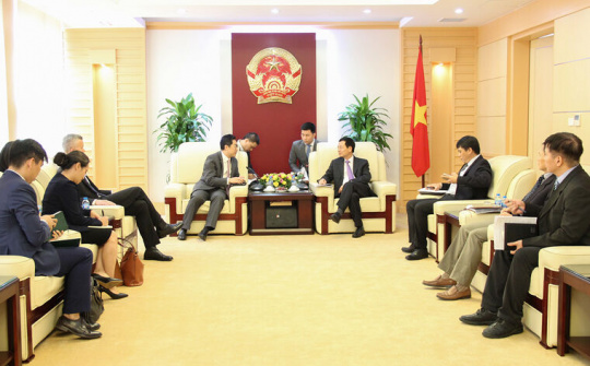 Quyền Bộ trưởng Nguyễn Mạnh Hùng làm việc với Tập đoàn Boston Consulting