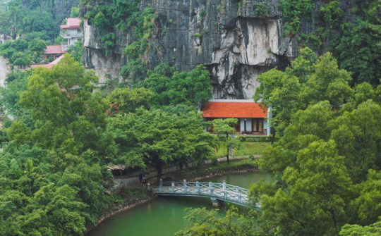 Giới trẻ lại rần rần check-in Hang Múa Ninh Bình