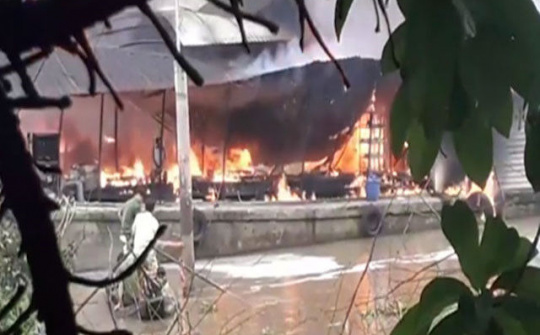 Tàu bán dầu trên sông Tiền bốc cháy, con rể chủ tàu tử vong