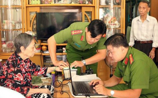 Công an TP Hồ Chí Minh hỗ trợ cấp, đổi căn cước công dân miễn phí cho giáo dân