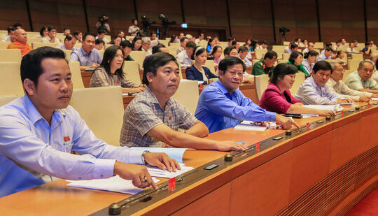 Khi Quốc hội phải nhắc giảm tiệc tùng, tăng trả lời báo chí