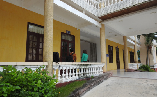 Nam Định: Trong giờ hành chính, trụ sở huyện Giao Thủy 'cửa đóng, then cài'