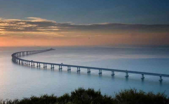 Trung Quốc khánh thành cây cầu vượt biển dài nhất thế giới